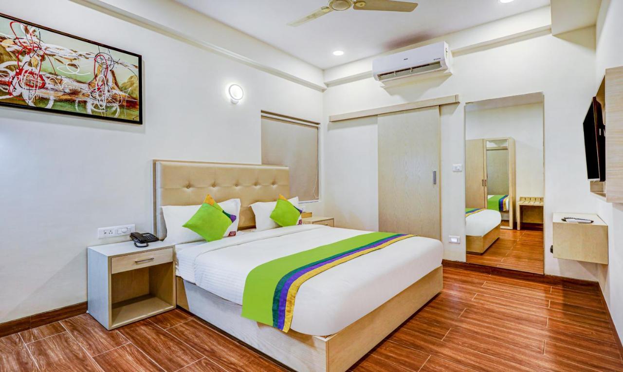 Treebo Galaxy Suites Mathikere Bangalore Exteriör bild