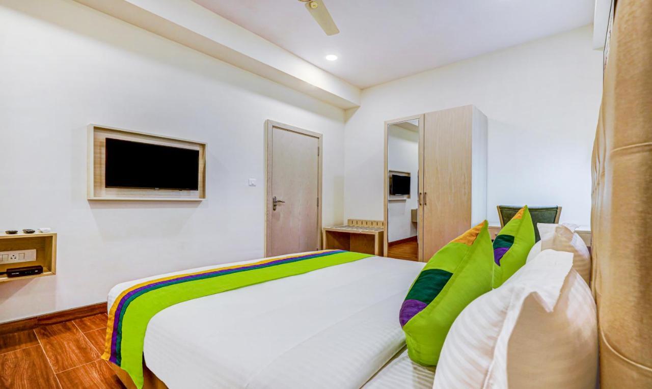 Treebo Galaxy Suites Mathikere Bangalore Exteriör bild