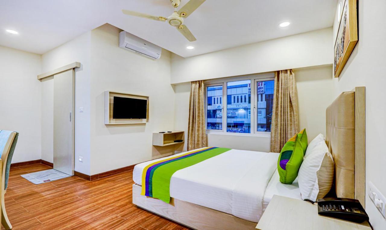 Treebo Galaxy Suites Mathikere Bangalore Exteriör bild